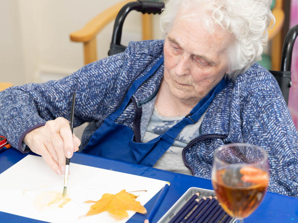 Painting an autumnal leaf